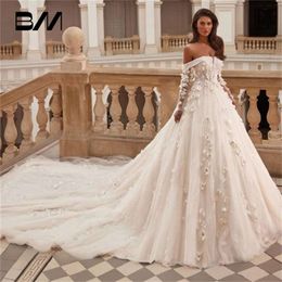 رومانسية قبالة الكتف 3D الأزهار الأزهار فستان الزفاف فستان طويل الأكمام مخصصة