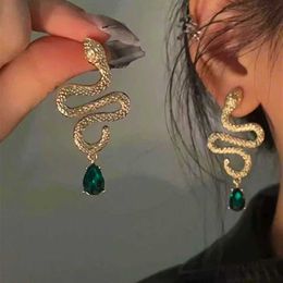 Stud Unique retro green crystal pendant with golden snake shell screw earrings suitable for womens fashion punk cool girl party trend Jewellery J240513