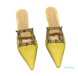 Designer 2021 Frauen Pantoffeln Luxus -Strass -Slip auf Mules Frau dünne Absatzschuhe Schuhe Fashion Ladies Pantoffeln Frauen Flip Flop5120822