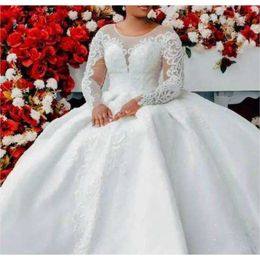 Ny högkvalitativ pärlkulklänning Princess African Wedding Dress