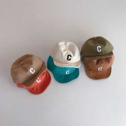 Caps Hats Baby Soft Brim Duck Tongue Hat Korean C-Letter Kids Baseball Cap Boys Girls Solid Cotton Outdoor Sun Visors Children Peaked Caps Y240514