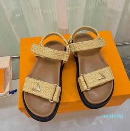2024 Fashion Womens Sliders Designer Sandales Platform Sandles Wide Nude Classic Flat Shoes