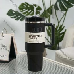 Quencher 40 Unzen Tumbler H2.0 Edelstahlbecher Silikon Stanely Cup Griff Kaffeetasse Stroh 2nd Generation Auto 40 Unzen Tassen Standy Tasse Wasserflaschen 426