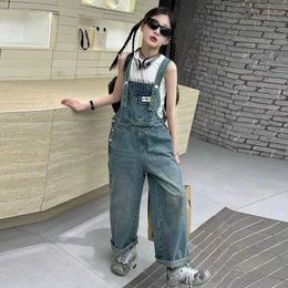 Overalls Youth Girls Jeans Spring and Autumn New Childrens denim jumpsuit Childrens denim jumpsuit Childrens denim jeans d240515