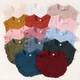 Bibbs burp dukar Neonatal tecknad linne haklapp för barn burp tyg baby leveranser matning droppande baby haklappar baby haklapp veck fast färg baby bib accessoriesl240514