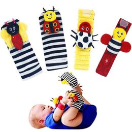 Детские носки 2 мультипликационные детские игрушки 0-12 месяцев детская гремучая змея для новорожденных.