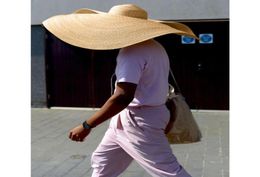 Fashion Large Sun Hat Beach AntiUV Protection Foldable Straw Cap Cover Visor Huge D90624 Wide Brim Hats2820197