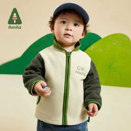 Cardigan Amila Baby Boys and Girls 2023 New Autumn Comparison Stitching Theme Printed Fashion Warm Small Jackets Exquisite Clothll240502