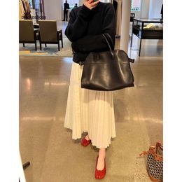 The Row TR Luxury Bags Best-quality Evening Margaux 15 Brand Classic Style Cowhide Handbag Simple Single Shoulder Bag Lcu Large Capacity Tote Commuting 230314