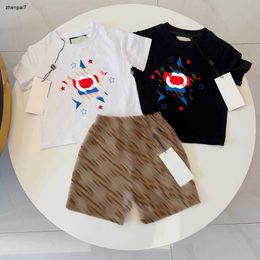 Top baby T-shirts suit summer kids tracksuits Size 100-150 round neck short sleeves and Grid letter printed shorts Jan20