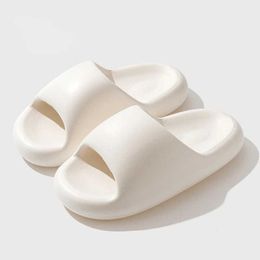 Slippers New Cloud Soft EVA Couple Home Outdoor Slipper Summer Beach Unisex Bedroom Shoes Ladies Flip Flops Thick Bottom Sandals H240514