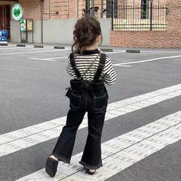 Overalls Spring and Autumn Girls Denim jumpsuit Baby Wrap Childrens jumpsuit One piece Clothing Flare Waist Bow Sewn 2-7Y d240515