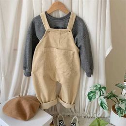 Overalls Corduroy overalls for children and girls baby toddler loose suspender pants with large pockets childrens one piece jumpsuit ages 2-7 d240516