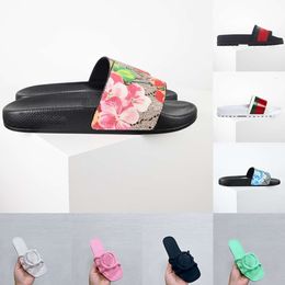 Floral Striped Designer Slippers For Womens Mens Flat Heels Sandals Slides 2024 Beach Shoes Brocade Rubber Interlocking Letters Jelly Mules Sliders Sandles good