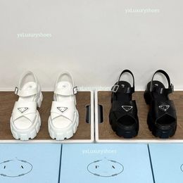 2024 Scarpe designer Italia estate Nuova piattaforma femminile sandali estivi Sandali casual di alta qualità Sandali di lusso Scarpe da donna di lusso