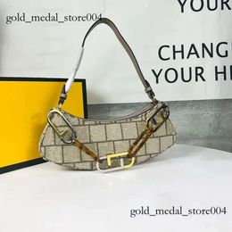 Fendidesigner Bag Underarm Hobo Shoulder Bag Half Moon Bag Leather Purse F Letter Clutch Bags Glass Chain Decoration Handbags Bags Designer Women Fendibags 2322