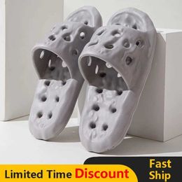 Slippers Men Bathroom Women Home Sandals Non-Slip Water Leaky Couples Beach Flip Flops Comfortable Thick Sole Slides H240514