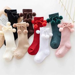 Barnstrumpor Pompom Socks Autumn and Winter Childrens Sticked Socks for Leg Warmth Baby Girls and Boys AccessoriesL2405