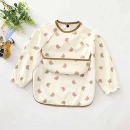 Burp Cloths New baby feeding apron long sleeved baby bib with pockets full set of baby waterproof long sleeved smoke with pocketsL240514