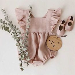 Rompers Cute linen baby clothing with pleated lace sleeves suitable for childrens and girls clothing princess girl jumpsuitL240514L240502