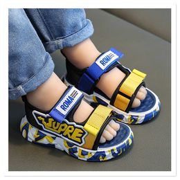 Sandals 2023 New Boys Sandals Summer Korean Edition for Large Medium and Small Childrens Leisure Anti slip Soft Sole Student Beach S d240515