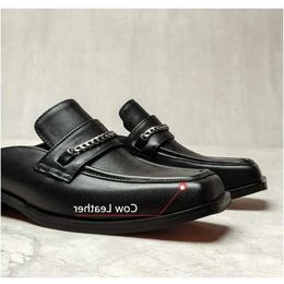 Sommer 2024 Neue Qualitätskuhleder außerhalb der Pantoffeln Modekette Mules Schuhe Männer Sandalen trendy quadratische Zehenschlupf auf Slipper D615 EERS