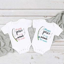 Rompers My dad caught the worlds best mother baby bodysuit Mothers Day newborn jumpsuit new mother gift baby jumpsuitL240514L240502