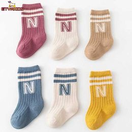 Kids Socks Fashionable striped baby socks Korean soft cotton breathable elastic middle tube socks for young children and infants casual short socks d240515
