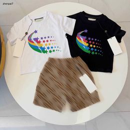 Top baby T-shirts suit summer kids tracksuits Size 100-150 Rainbow pattern short sleeves and Grid letter printed shorts Jan20
