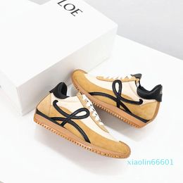 2024 Neues Low -Plate -Wildleder im Freien Casual Walk Sneaker Loafer Box