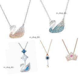 Designer Jewelry Fashion Swan Necklaces Jewelry Woman Gold Swan Beating Heart Gradient Diamond Pendant Swarovski Necklace Express Their Love Gift Box 692