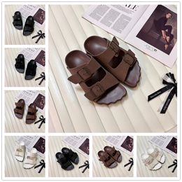 2024 Männer Frauen Sonntag Wildleder Mule Designer Sandalen Flat Slip-on Pantoffeln glühte modische schwarze weiße braune Mann Plattform Sommer Beach Outdoor Flip Flops Scuffs