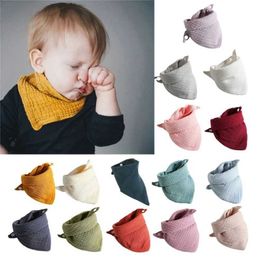 Bibs Burp panni 3 pezzi/batch bavasola bavasola morbida cotone solido Bibs asciugamano per asciugamani e ragazze che alimentano il grembiule bandana bandana oggetto bibl240514