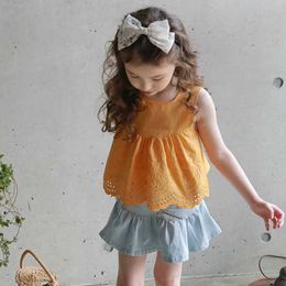 Väst 2024 Summer Korean Childrens Clothing Western Lace Camisole Vest Topl240502