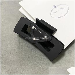 Hair Clips & Barrettes Designer Inverted Triangle Letter Clip Barrette Frosted Material Classic Style For Charm Women Girls Claw Fash Dhmv2