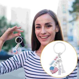 Keychains Lanyards Car decoration US flag keychain New York Statue of Liberty souvenir keychain Y240510