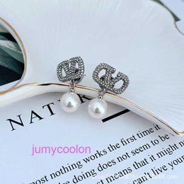 AA Valeno Top Luxury Designer Delicate Earring Fashionable and luxurious temperament Personalised full diamond inlaid with letters pearls womens earrings With Or
