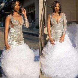 Gorgeous White Mermaid Prom Dress Black Women Beaded Crystal One Sleeve Formal Evening Elegant Tiered Ruched African Dresses For Special Ocns 0515
