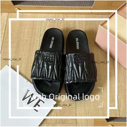 Designer Miumium Sandals 2023 Miui Slippers Women Flat Matelasse Slide Shoes Mm Fashion Top Quality Designer Banquet Summer Leather Mticolor Heel Drop Dhfmc 927