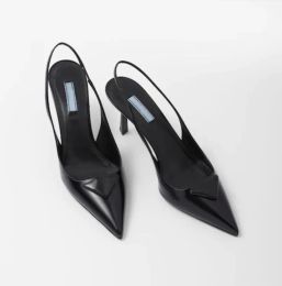 Marchi di lusso sandalo per donne tacchi alti sandali spazzolati imbracatura slingback brevetti pompe da slingback punta di punta di punta nero box nudo bianco nero