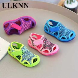 Sandals Childrens beach sandals boys soft soled barefoot sandals childrens non slip baby girls childrens shoes summer sandals for students d240515