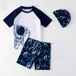 ワンピースの子供用水着の少年水着3ピース水着（Tシャツ+スーツケース+帽子）半袖の日当たりの良いクイック乾燥ボーイSWMIN SETL2405