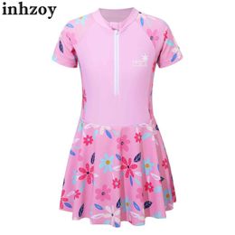 Dancewear Kids Girls One-piece Flower Print Swimsuit Short Sleeve Zipper Swim Dress with Built-in Shorts Rush Guard Pool Beach SwimwearL2405