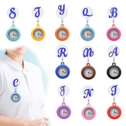 Skrivbordsklockor lila stora bokstäver klippficka klockor fob för sjuksköterskor sjuksköterska klocka med begagnade brosch medicinska arbetare släpp del otyam