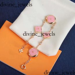 Luxury Jewelry Designer Jewelry Louiseviution Bracelet Four-Leaf Clover Pink Bracelet Star Internet The Same Designer Jewelry For Women To Give Bracelets 507