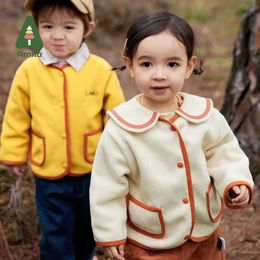 Cardigan Amila Baby Płaszcz 2023 Autumn Nowy kontrast haftowane miękkie kurtki dla dziewcząt i chłopców ciepło w ubraniu dziecięcej ubrania modaBleL240502