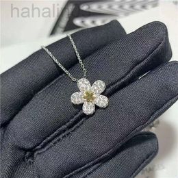 Desginer swarovski necklace Jewellery Shi Jiaman Diamond Five Leaf Grass Necklace Female Daisy Austrian Crystal Trendy Collar Chain Gifts to Girlfriend
