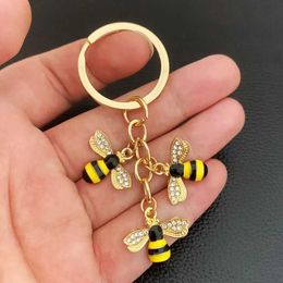 Keychains Lanyards New/Cute Insect Enamel Bee Keychain Fashion Geometric Bee 3D Printed Glass Dome Keyring Chain Bumblebee Ornament Y240510