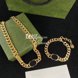 Luxus dicke Ketten Halsketten Schmuck setzt ineinandergreifende Buchstaben Armbänder Goldene Anhänger Halsketten mit Kiste