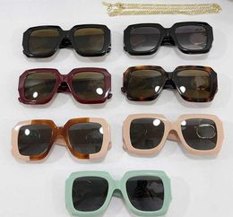 Rectangular sunglasses with chain G1022S black Frame Solid brown lens height 666 cm width 1472cm Nose bridge length 23 mm 80s in3643178